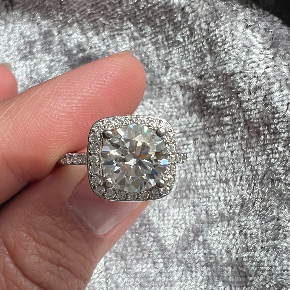 Platinum outlined pave diamond bridal ring set - Picture 5 of 8